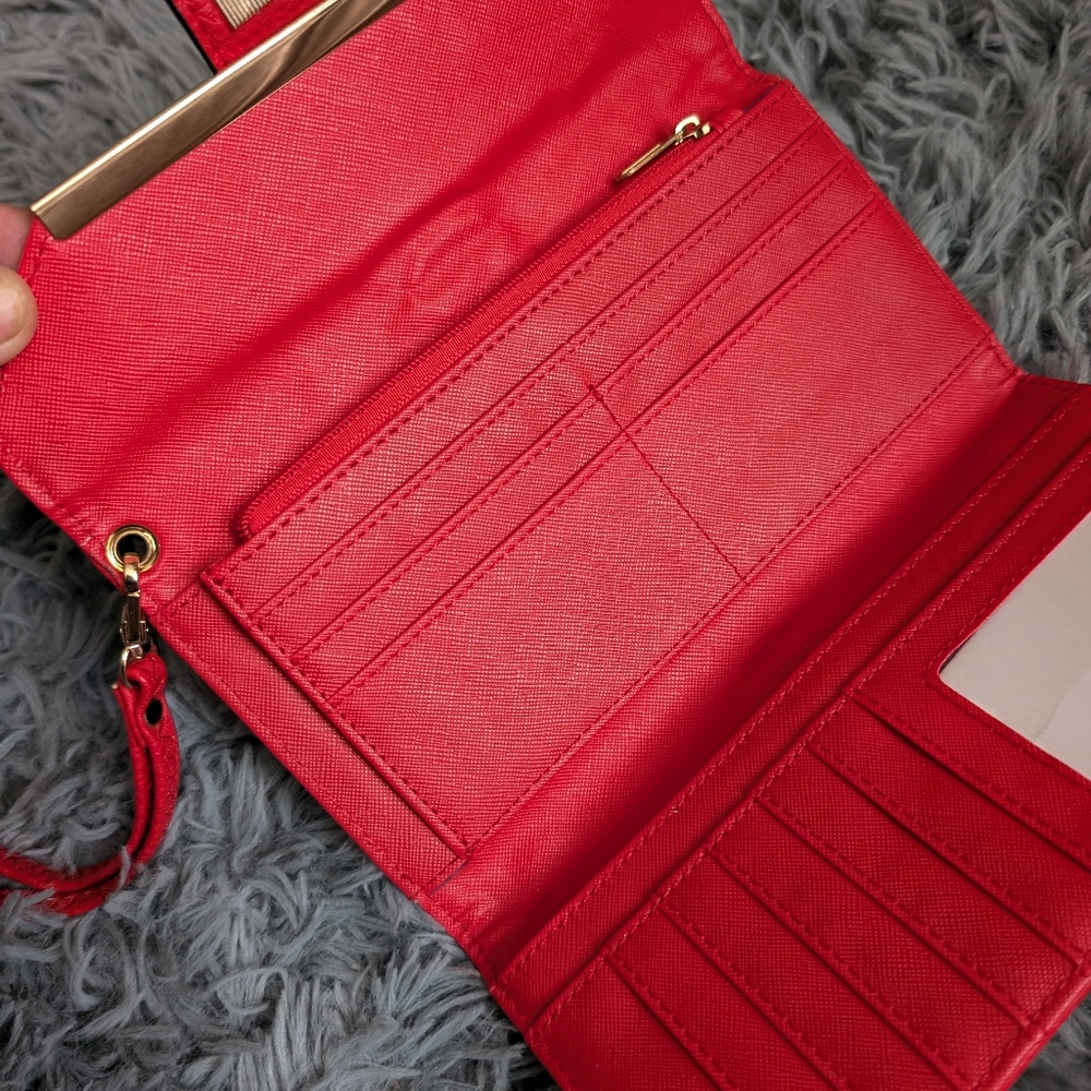 **5/$25** Red and gold wristlet / clutch - Picture 2 of 7